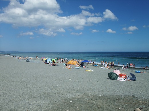 箱根湯本から車で約30分・・・「御幸（みゆき）の浜」海水浴場の海開き！