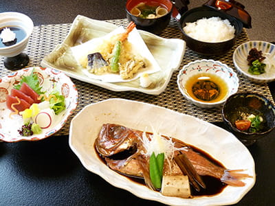 お気軽【日帰り温泉・昼食プラン】≪金目煮付け膳≫＆個室お食事処でゆっくりと＜11時～15時＞