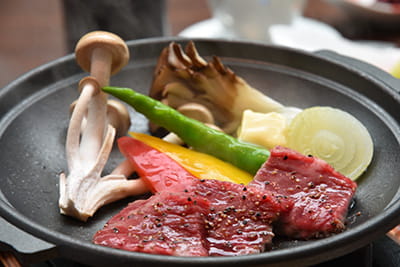 お気軽【日帰り温泉・昼食プラン】≪国産牛の陶板焼き付和食膳≫＆個室お食事処＜11時～15時＞