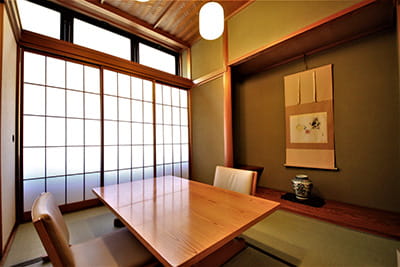 【個室でご夕食】季節の和食会席膳を気兼ねなく個室料亭「四季亭」で♪.
