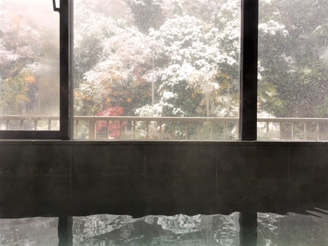 雪…11月なのに…箱根湯本のお天気情報・道路情報