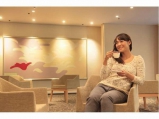 ラウンジ「花水木」でコーヒーやビール片手に寛ぎタイム